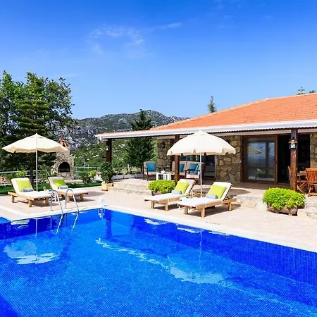 Sleeps 4 Pool Air Con Wifi Bugus