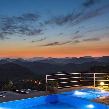 Sleeps 4 Pool Air Con Wifi فيلة *