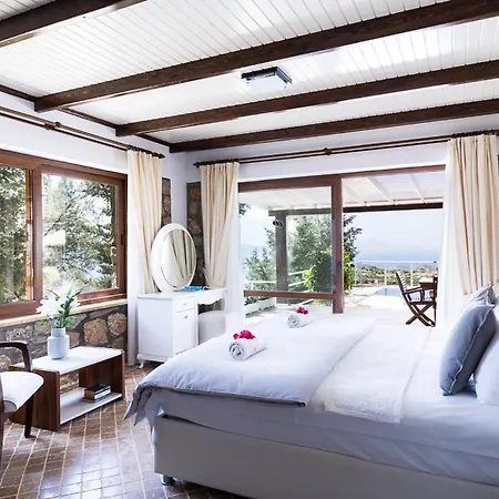 فيلة Sleeps 4 Pool Air Con Wifi *