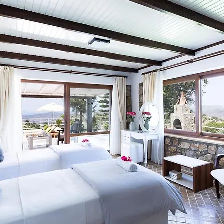 Sleeps 4 Pool Air Con Wifi Villa Bugus