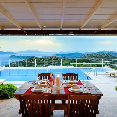 Sleeps 4 Pool Air Con Wifi Bugus